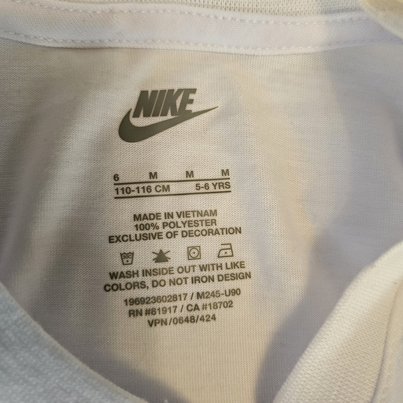 Nike 2 Piece White and Purple Long Sleeve with Orange Shorts Size 5/6 - Picture 3 of 7